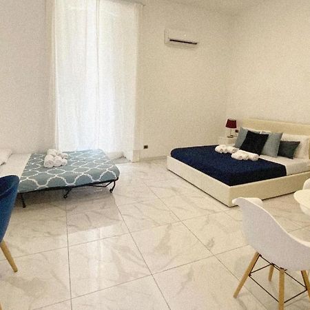 Domus Luigi Leone 2 Bed & Breakfast Naples Luaran gambar