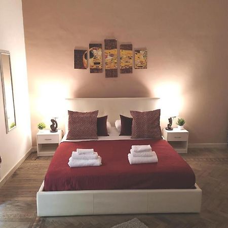 Domus Luigi Leone 2 Bed & Breakfast Naples Luaran gambar