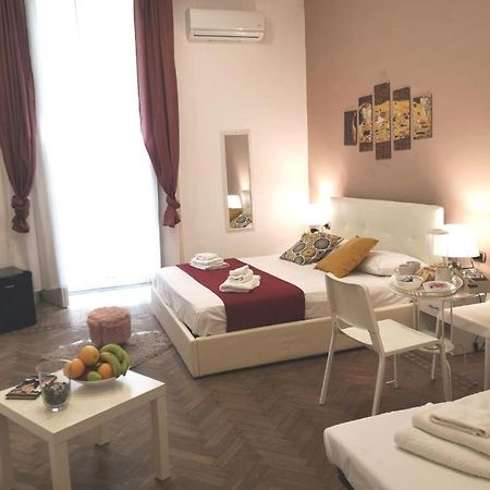 Domus Luigi Leone 2 Bed & Breakfast Naples Luaran gambar