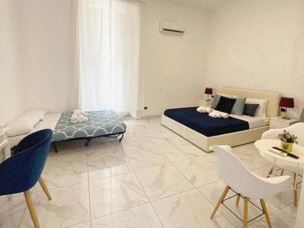 Domus Luigi Leone 2 Bed & Breakfast Naples Luaran gambar