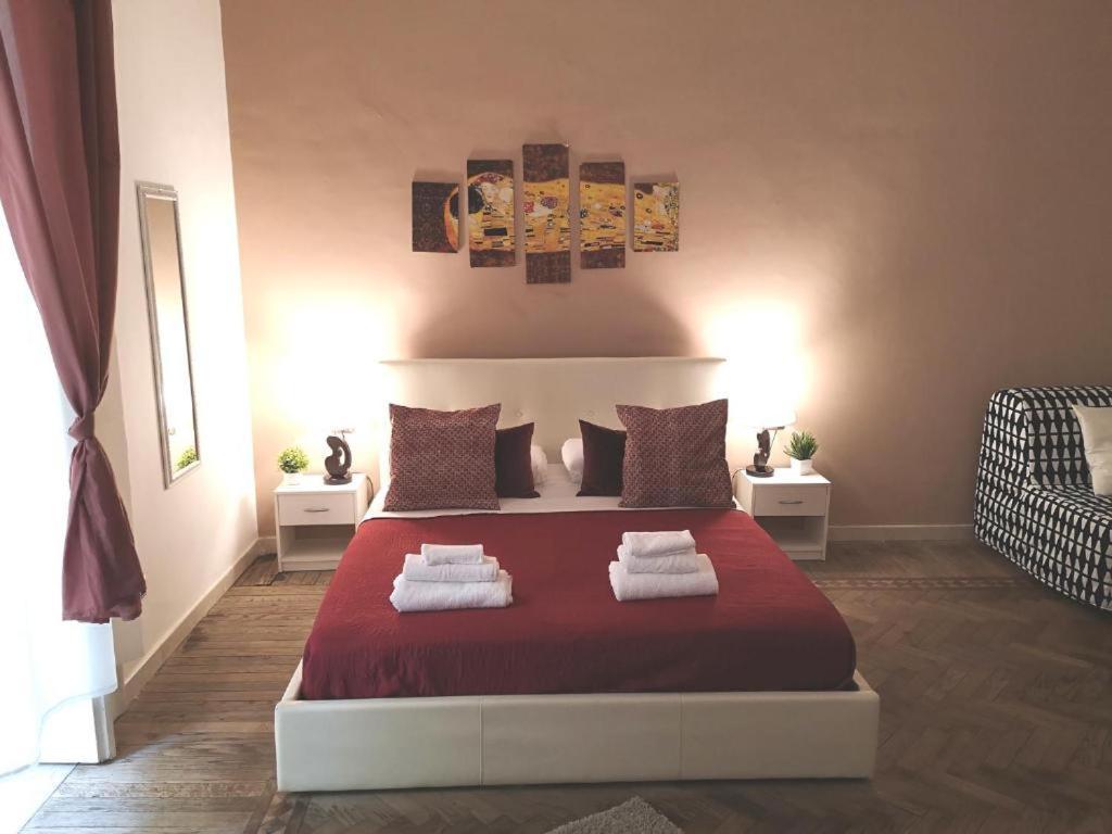 Domus Luigi Leone 2 Bed & Breakfast Naples Luaran gambar
