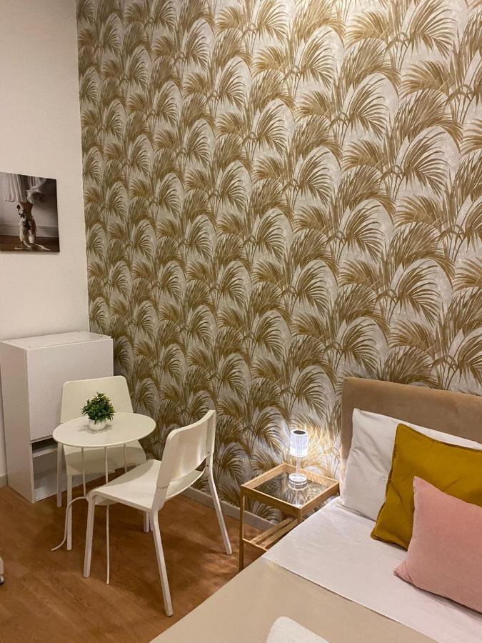 Domus Luigi Leone 2 Bed & Breakfast Naples Luaran gambar